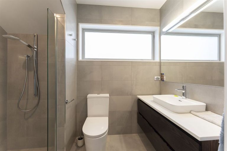 Photo of property in 2 Jacksons Road, Merivale, Christchurch, 8014