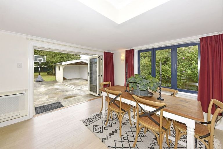 Photo of property in 119 Avonhead Road, Avonhead, Christchurch, 8042