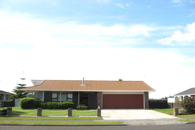 Photo of property in 52 Heta Road, Highlands Park, New Plymouth, 4312