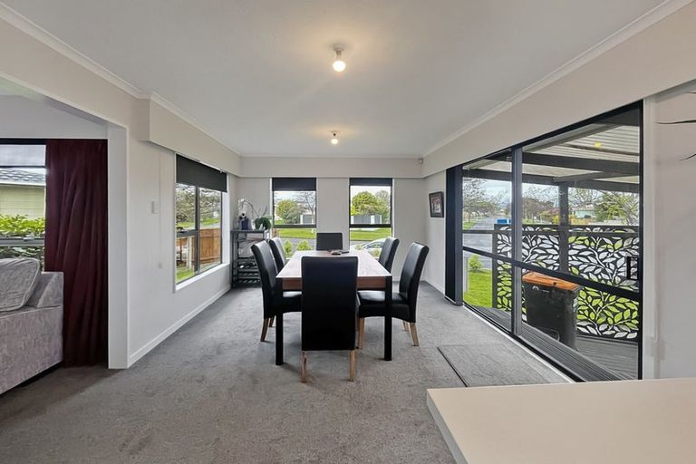 Photo of property in 39 Rhodes Drive, Kelvin Grove, Palmerston North, 4414