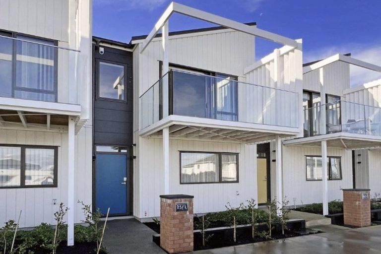 Photo of property in 25/1 Scott Road, Hobsonville, Auckland, 0616