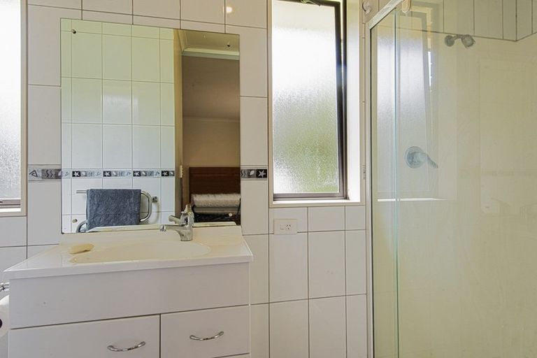 Photo of property in 4 Curlew Place, One Tree Point, 0118