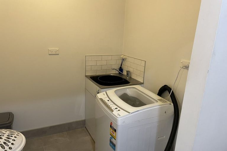 Photo of property in 14 Yeovil Road, Te Atatu Peninsula, Auckland, 0610