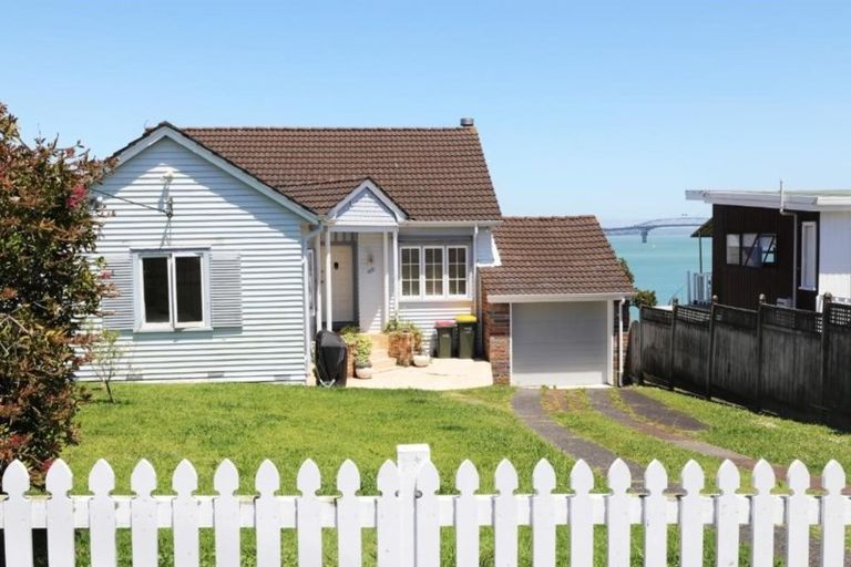 Photo of property in 95 Stanley Point Road, Stanley Point, Auckland, 0624