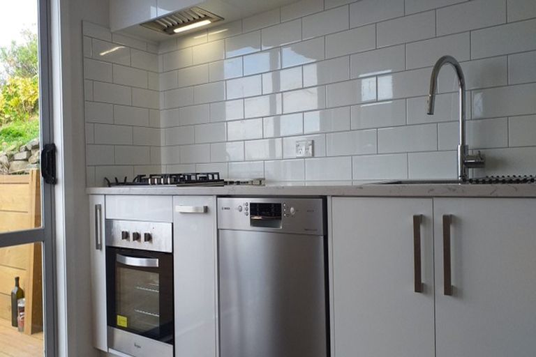 Photo of property in 2b Sunhaven Drive, Newlands, Wellington, 6037