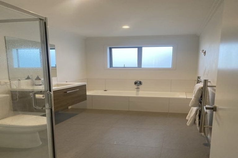 Photo of property in 7 Kotuku Lane, Hobsonville, Auckland, 0616