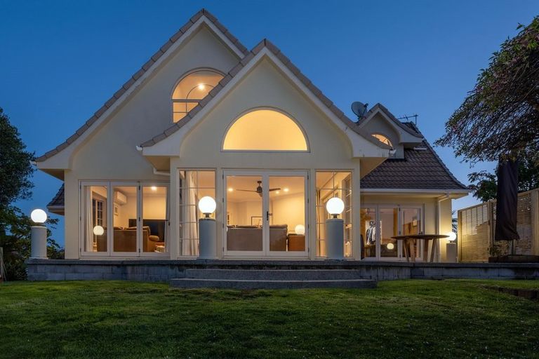 Photo of property in 6 Tupara Crescent, Kawaha Point, Rotorua, 3010