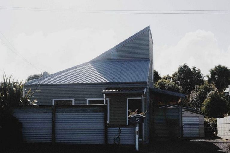 Photo of property in 5 Karioi Crescent, Raglan, 3225