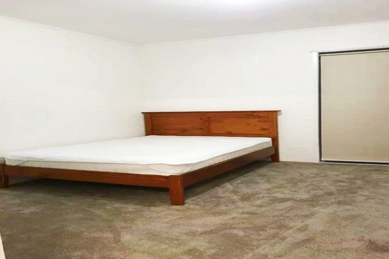 Photo of property in 76 Waimumu Road, Massey, Auckland, 0614