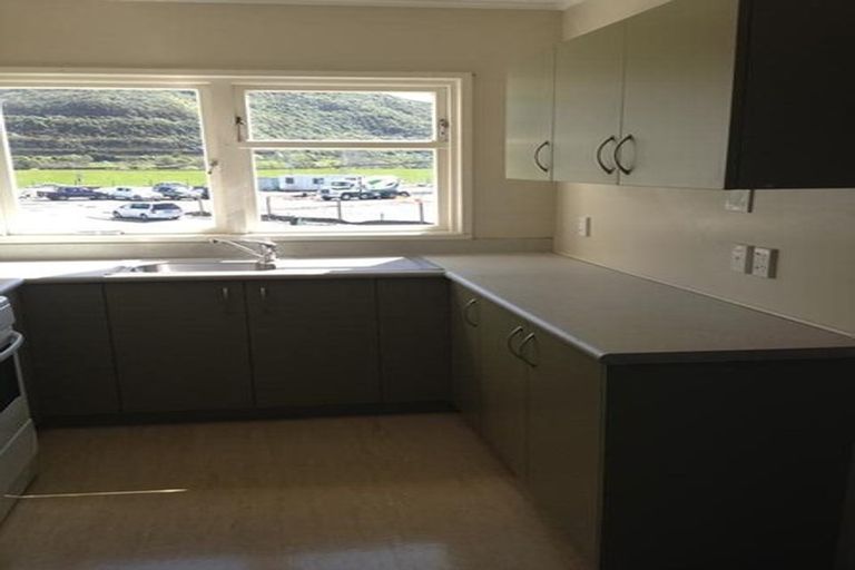 Photo of property in 95 Farmer Crescent, Taita, Lower Hutt, 5011