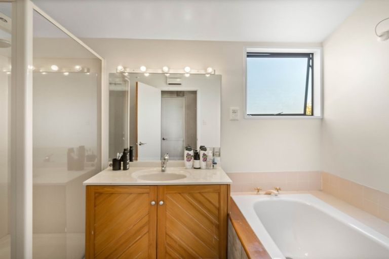 Photo of property in 9 Calverton Place, Halswell, Christchurch, 8025