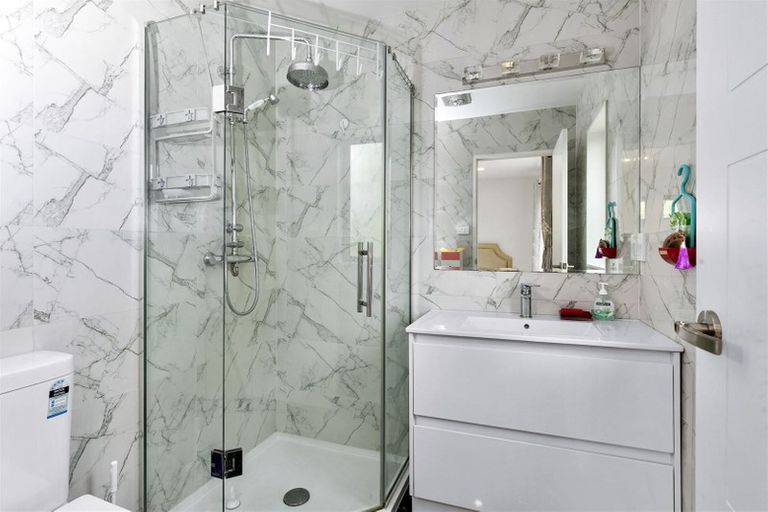 Photo of property in 77a Royal Road, Massey, Auckland, 0614