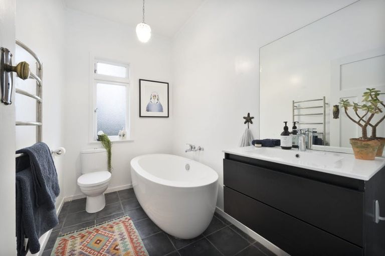 Photo of property in 13 Elcoat Avenue, Henderson, Auckland, 0612