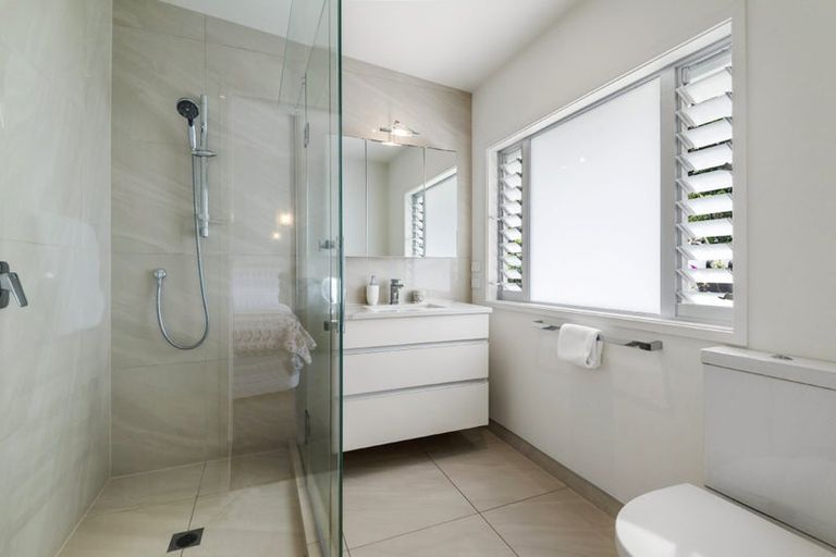 Photo of property in 53 Parr Terrace, Castor Bay, Auckland, 0620