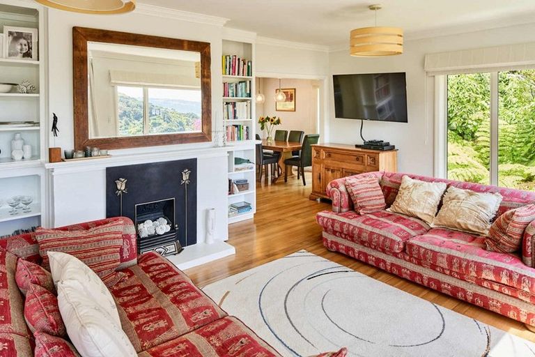 Photo of property in 35 Walter Road, Lowry Bay, Lower Hutt, 5013