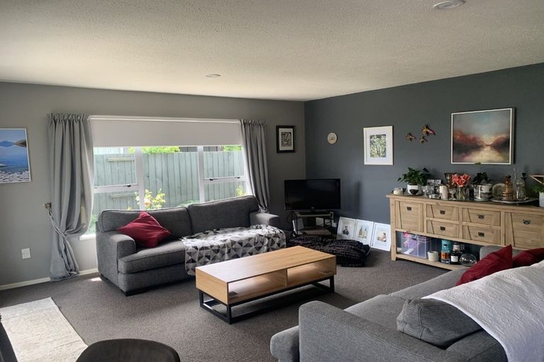 Photo of property in 11 Honeysuckle Place, Northcote, Christchurch, 8052