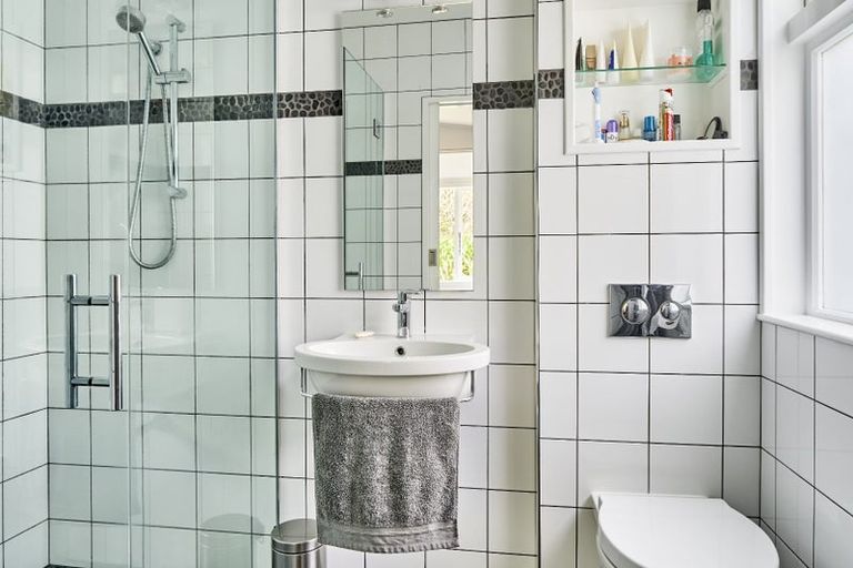 Photo of property in 31 Nikau Street, Eastbourne, Lower Hutt, 5013