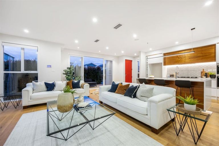 Photo of property in 10 Turutu Place, Long Bay, Auckland, 0630