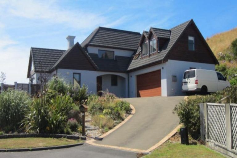 Photo of property in 3 Kilkelly Close, Tawa, Wellington, 5028