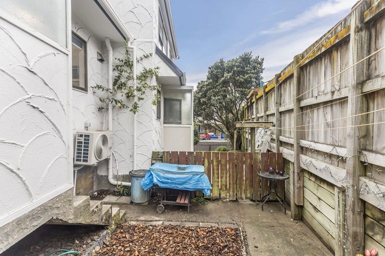 Photo of property in 2/29 Main Road, Tawa, Wellington, 5028