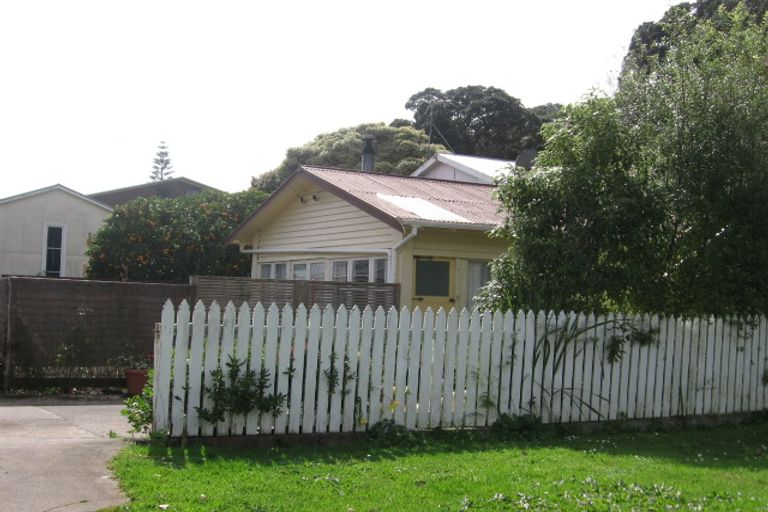 Photo of property in 2 Aputa Avenue, Te Puru, Thames, 3575