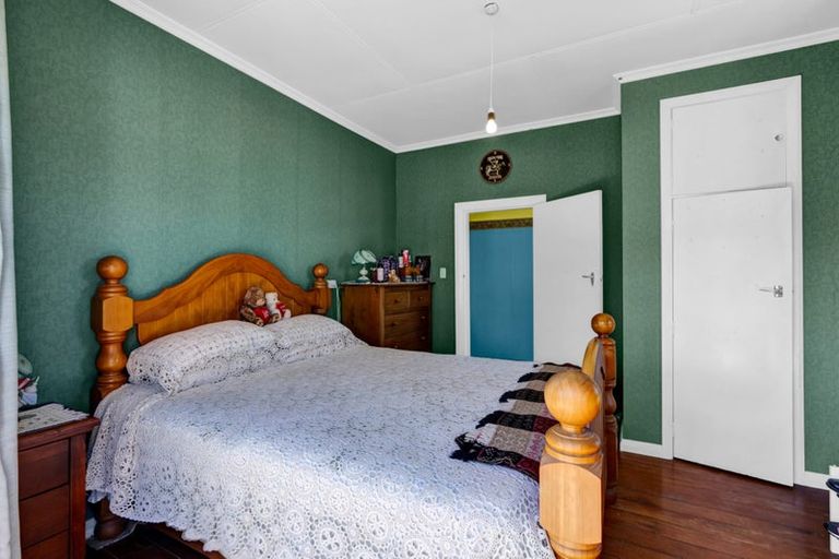 Photo of property in 185 Tasman Street, Opunake, 4616