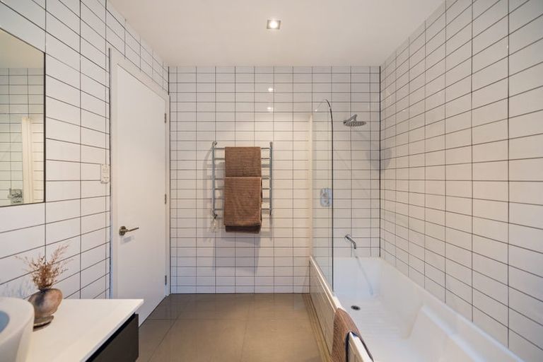 Photo of property in 17 Mooney Road, Speargrass Flat, Queenstown, 9371