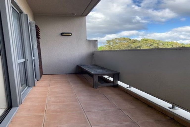 Photo of property in 2d/30 Westward Ho, Glen Eden, Auckland, 0602