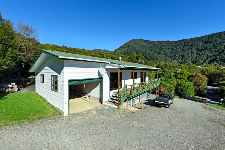 Photo of property in 23-25 Nikau Heights, Little Wanganui, Karamea, 7893