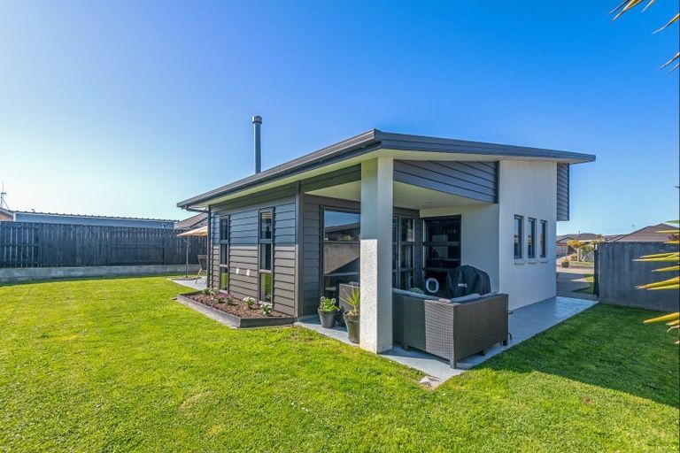 Photo of property in 67 Rosalie Terrace, Kelvin Grove, Palmerston North, 4414