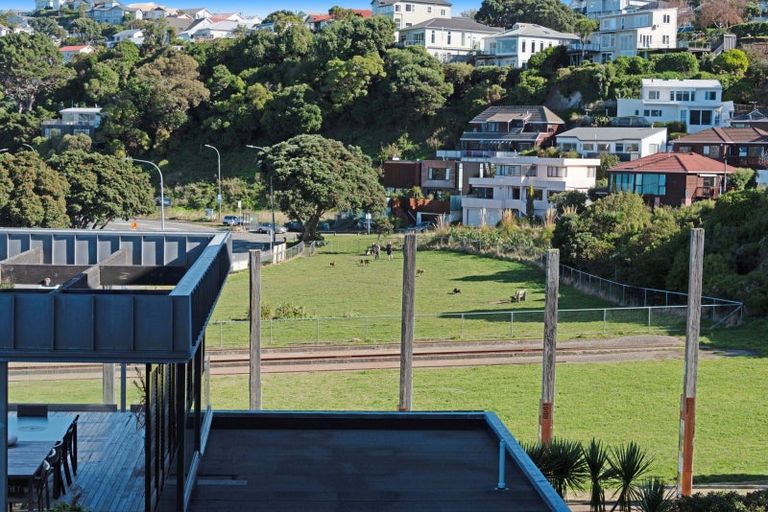 Photo of property in Patent 326 Apartments, 404s/326 Evans Bay Parade, Hataitai, Wellington, 6021