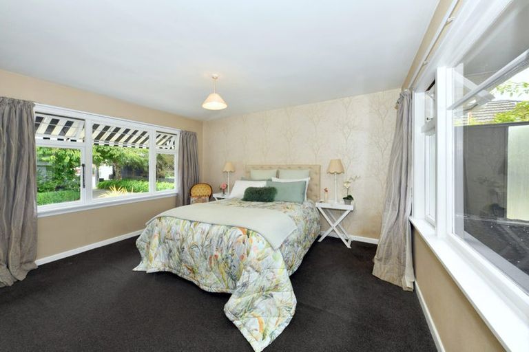 Photo of property in 19 Middlepark Road, Sockburn, Christchurch, 8042