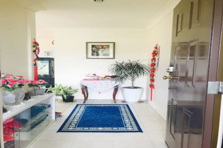 Photo of property in 15 Hillwell Drive, Henderson, Auckland, 0612