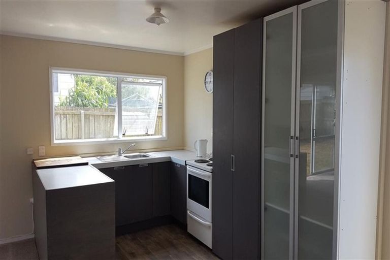Photo of property in 2/24 Solveig Place, Randwick Park, Auckland, 2105