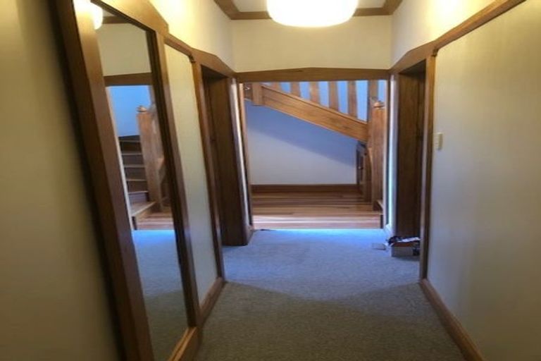 Photo of property in 18 Raroa Road, Kelburn, Wellington, 6012