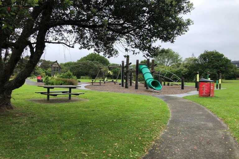 Photo of property in 26 Orere Point Road, Orere Point, 2585