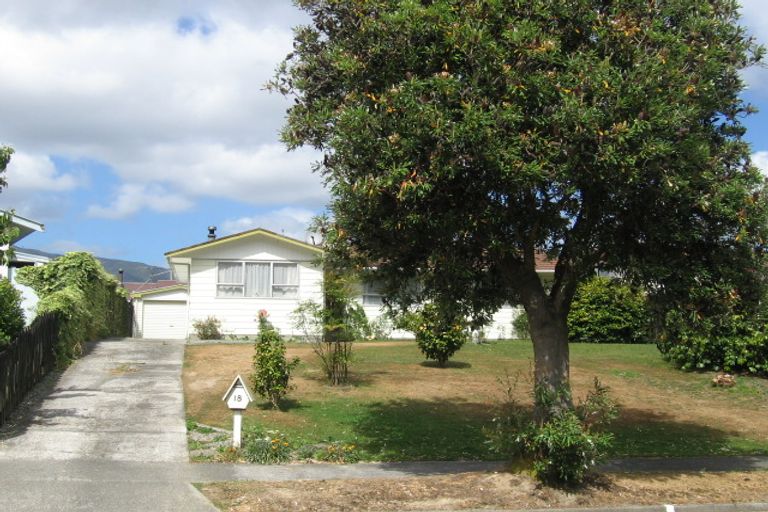 Photo of property in 18 Hartford Crescent, Totara Park, Upper Hutt, 5018