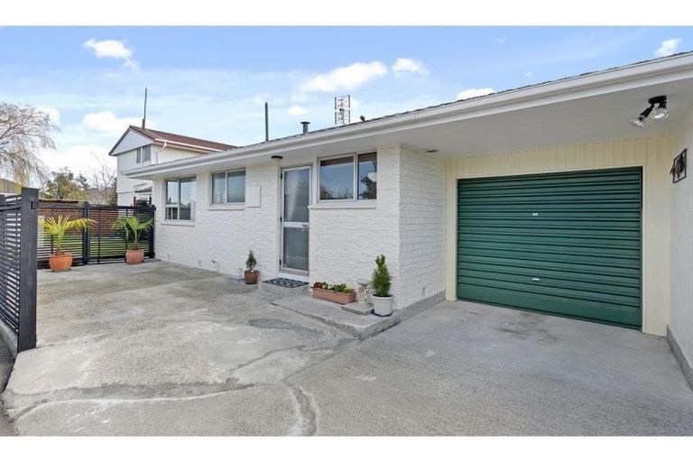 Photo of property in 2/30 Garvins Road, Hornby, Christchurch, 8042