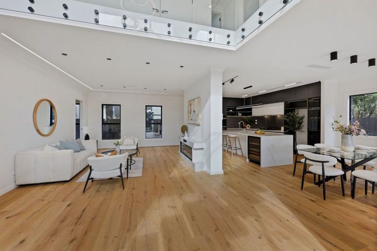 Photo of property in 6a Gulf Crest, Bucklands Beach, Auckland, 2012