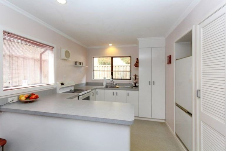 Photo of property in 68 Waiwaka Terrace, Strandon, New Plymouth, 4312