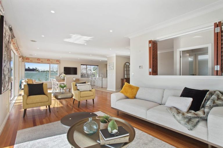 Photo of property in 150 Bleakhouse Road, Mellons Bay, Auckland, 2014