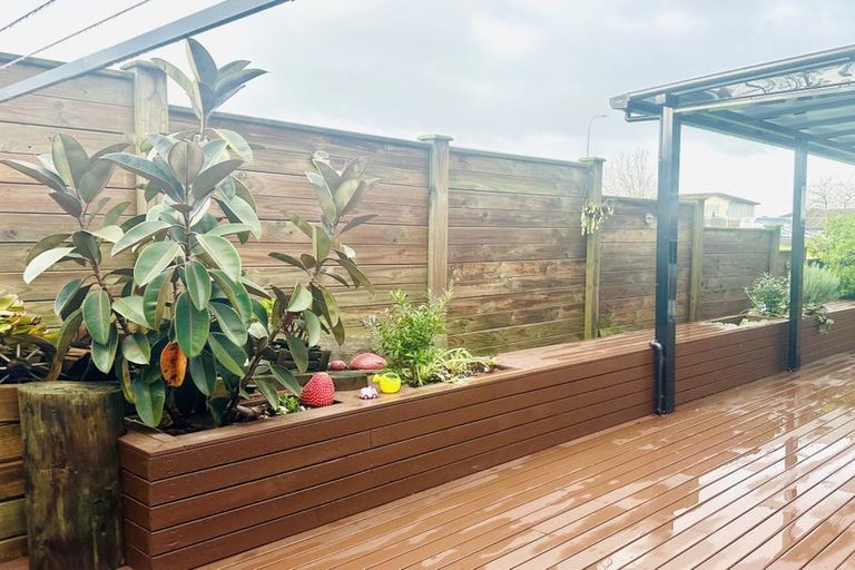 Photo of property in 4 Wyon Way, Flat Bush, Auckland, 2016