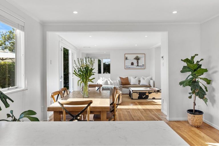 Photo of property in 24 Walmer Road, Point Chevalier, Auckland, 1022