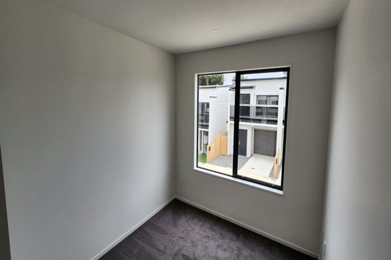 Photo of property in 12 Korokio Lane, Henderson, Auckland, 0612
