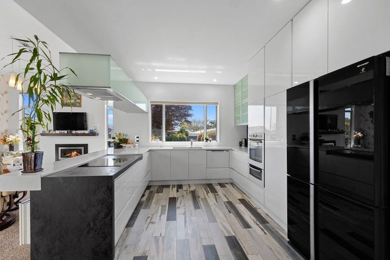 Photo of property in 11 Wesley Avenue, Frankleigh Park, New Plymouth, 4310