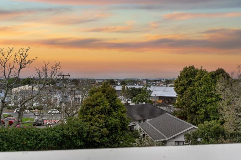 Photo of property in 6 Peverill Crescent, Papatoetoe, Auckland, 2025