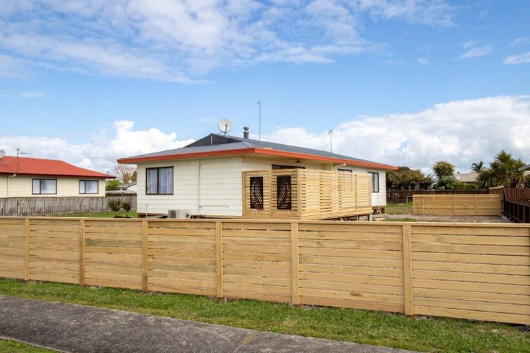 Photo of property in 14 Miller Place, Ngatea, 3503