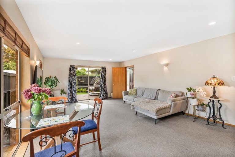 Photo of property in 2/9 Cherry Place, Casebrook, Christchurch, 8051