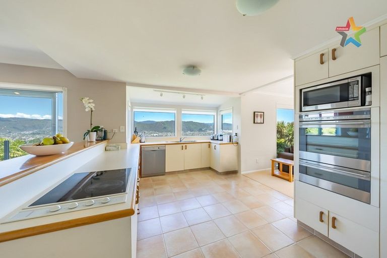Photo of property in 121 Tirohanga Road, Tirohanga, Lower Hutt, 5010