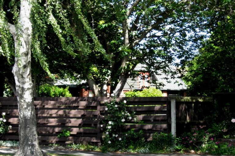 Photo of property in 14 Jamell Place, Avonhead, Christchurch, 8042